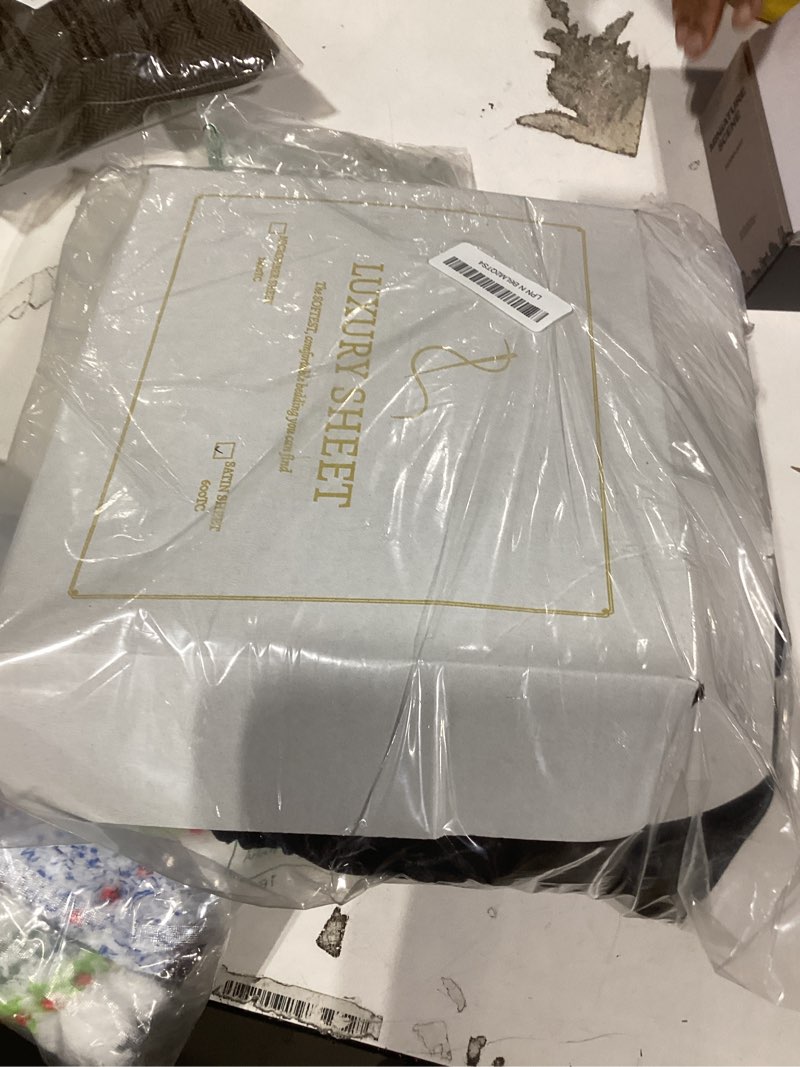 Condition photo showing Good Condition for Similar product 3pc set not like stock photoMR&HM Satin Bed Sheets, Queen Size Sheets Set, 4 Pcs Silky Bedding Set with Elastic Corner Straps and 15 Inches Deep Pocket for Mattress (Queen, Black) 01- Black Queen