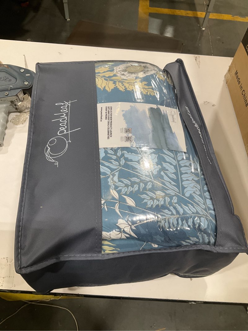 Condition photo showing Good Condition for peachleaf comforter set queen size - 3 pieces bedding set lightweight ultra soft for all season with 2 pillowcase