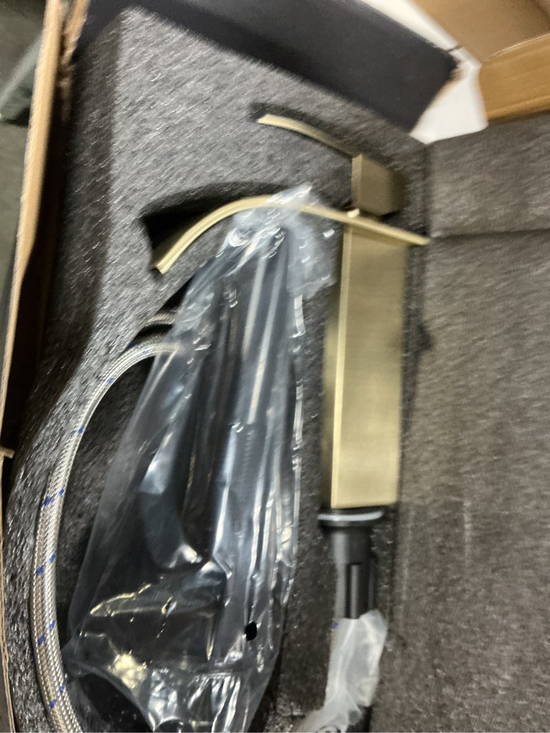 https://lotting-media.assets.bidfta.com/lotting_77467f8b-fef2-4619-a819-36fca7189731