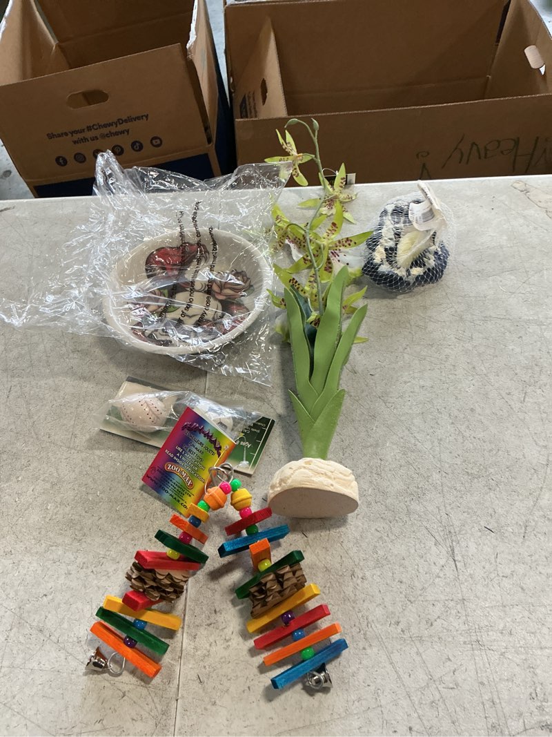 Condition photo showing New/Like New for Assortment of small pet items, miscellaneous small,variety of items multiple pieces,5 pieces total