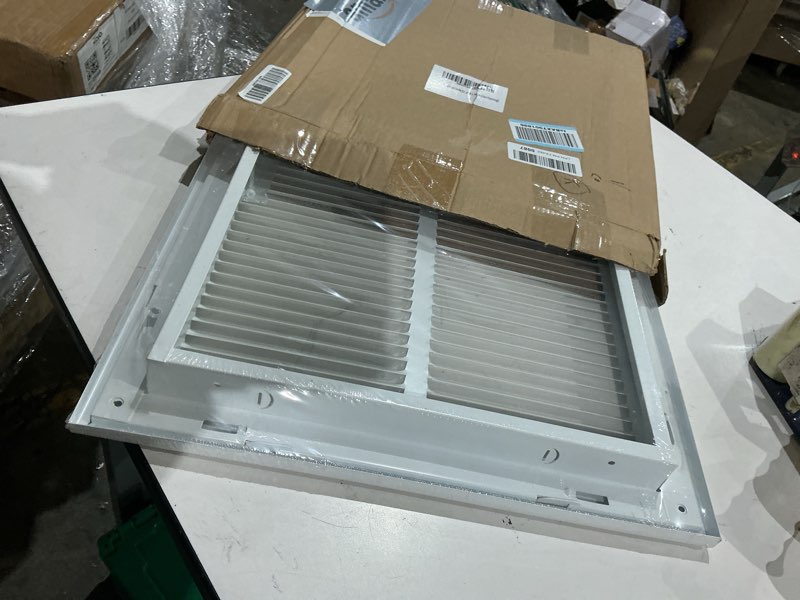 Condition photo showing Good Condition for 14 in. x 14 in. steel return filter grille