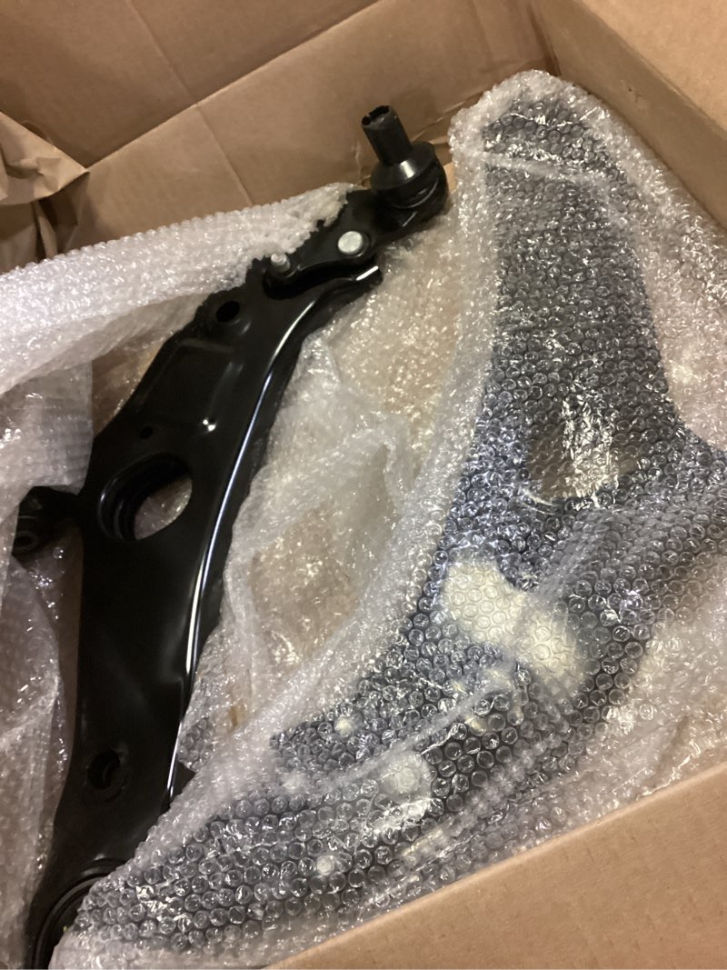 Condition photo showing Good Condition for NewYall Front Lower Left and Right Suspension Control Arms with Ball Joint Assembly for Hyundai Sonata 2.0L/2.4L 2011-2014, Azera 3.3L 2012-2014, Kia Cadenza 3.3L 2014-2016, Optima 2.0L/2.4L 2011-2015