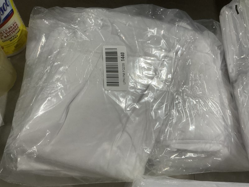Condition photo showing Good Condition for kesfey 6 packs 120 inchs polyester white round table cloths wrinkle resistant tablecloth washable banquet tablecovers splashproof high density table covers fabric tablecloths for wedding birthday 6 120 inch white