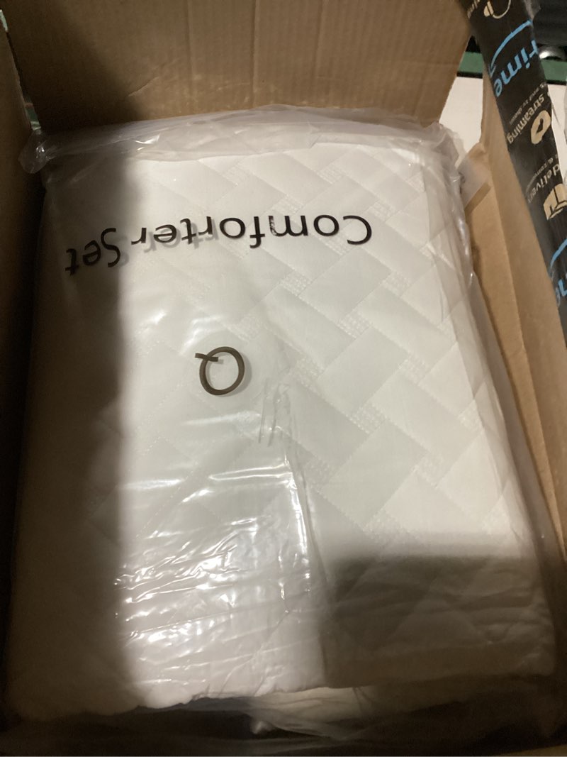Condition photo showing Good Condition for WRENSONGE King Size Quilt-3 Pieces Weave White Bedspreads King Quilt Bedding Set for All Seasons, Soft Summer Coverlet with 2 Pillow Shams Suitable for Bed, Couch, Quilted Blanket Arctic White-weave King(106" x 94”)