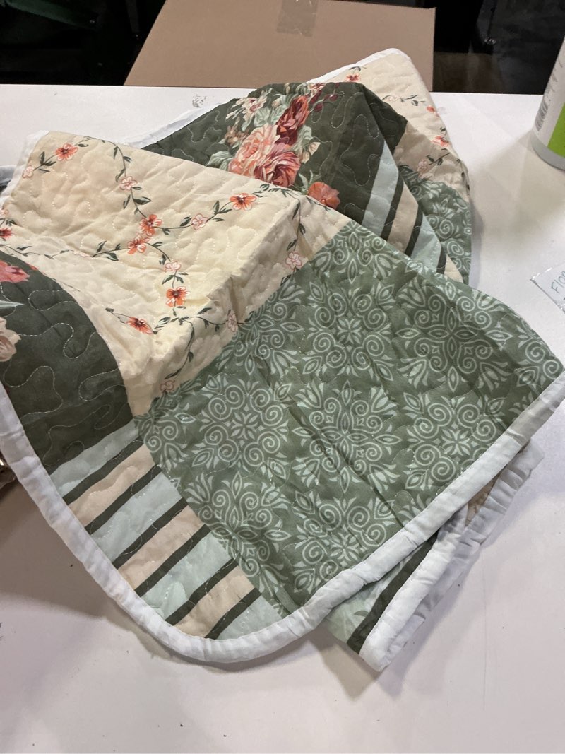 Condition photo showing Good Condition for Green Plaid Patchwork Quilt Set Queen Size Reversible Quilted Bedspread Coverlet Set 3-Piece Floral Flowers Lightweight Stitched Comforter Bedding Set Bed Sheet Cover Blanket with 2 Pillow Shams