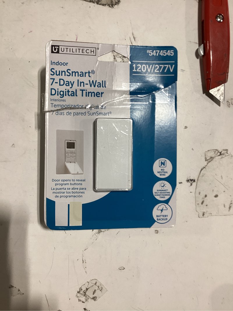 Condition photo showing Good Condition for utilitech 15 -amps 120-volt indoor programmable digital lighting timer