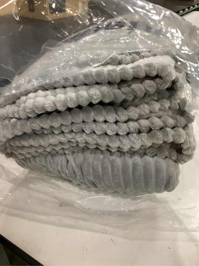 Condition photo showing Good Condition for bedsure gentlesoft electric blanket queen size - soft ribbed flannel heated blanket with dual control, heating with 10 heat settings & 10 time settings, 8 hrs timer auto shut off (84"x90", light grey) 02 - harbor mist queen