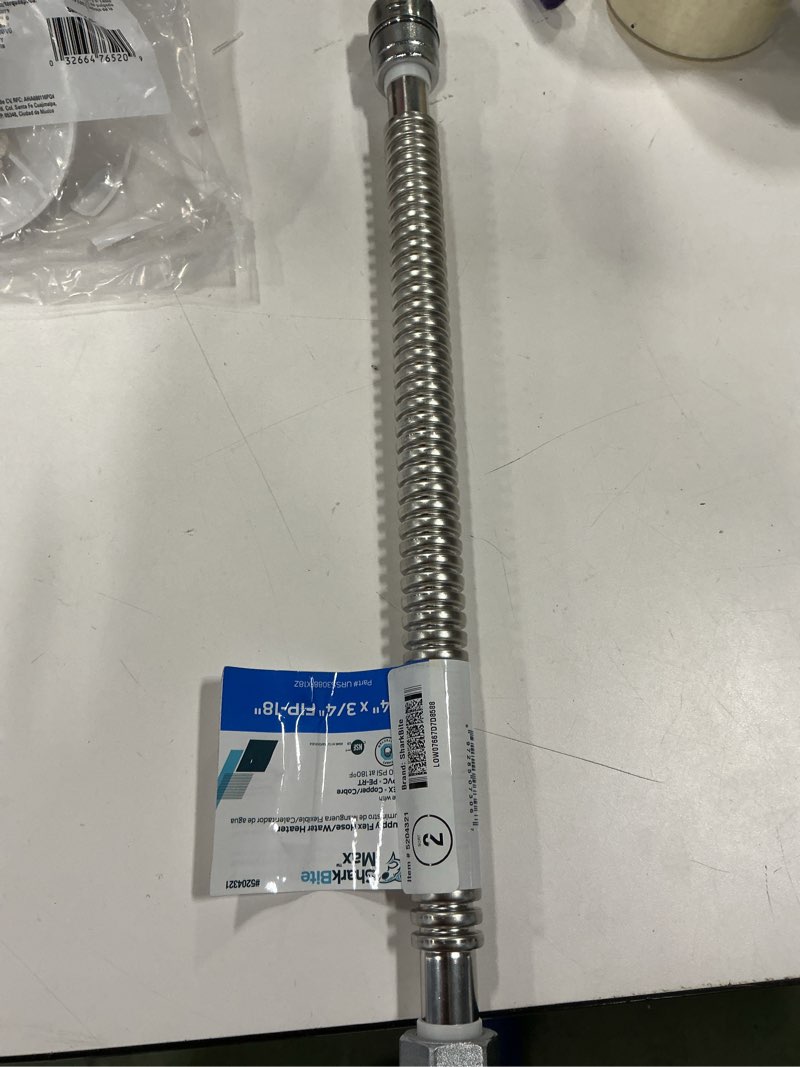 Condition photo showing Good Condition for Sharkbite 18-in 3/4 -in Push-to-Connect Inlet x 3/4 -in FIP Outlet
