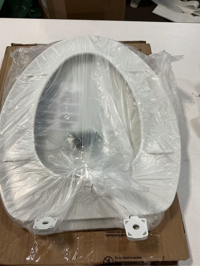 Condition photo showing Good Condition for bemis 170 durable plastic toilet seat, elongated, white