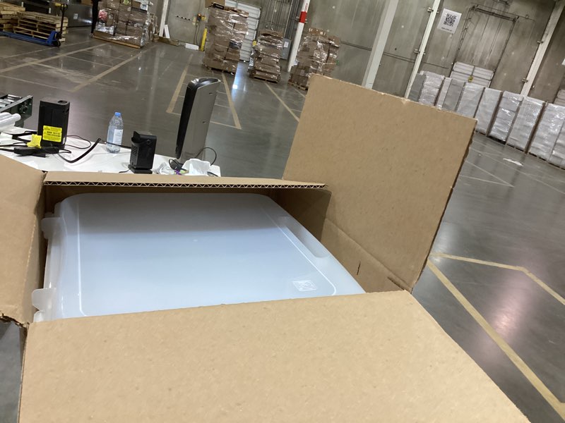 Condition photo showing Good Condition for Storage containers