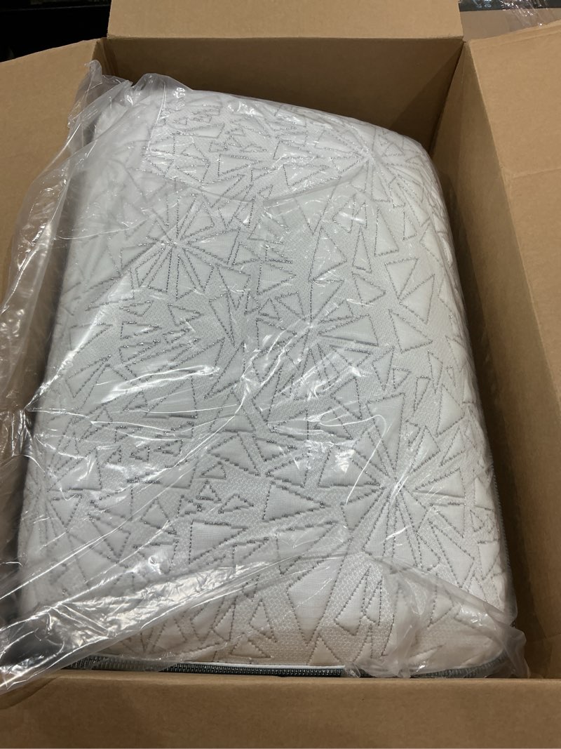 Condition photo showing Good Condition for storm performance pillow 2.0