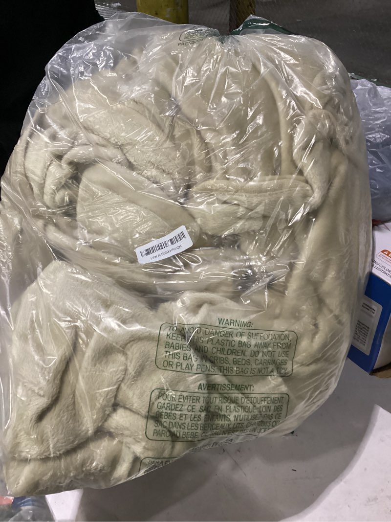 Condition photo showing New/Like New for soft king size blanket for all season warm fuzzy microplush lightweight thermal fleece summer autumn fall winter spring blankets for king calking bed couch sofa,90x108 inches,khaki king (90-inch-by-108-inch) khaki