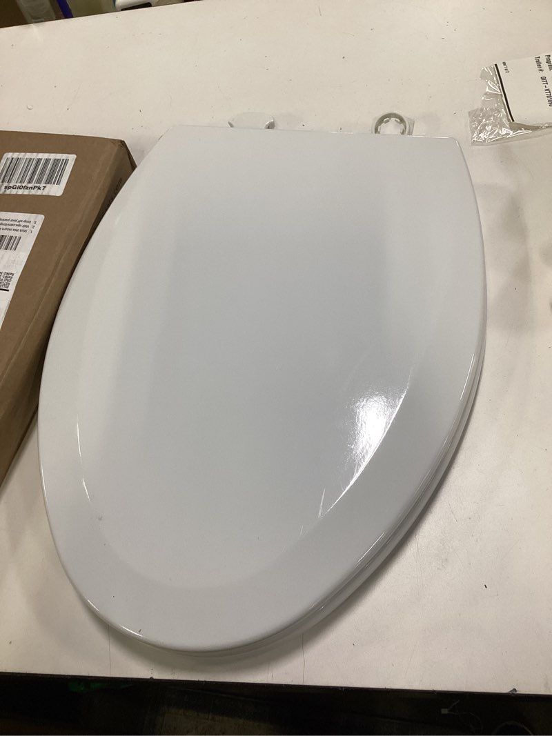 Condition photo showing Good Condition for Bemis 7300SLEC Slow Close Toilet Seat, Easy Clean Hinges and Durable Plastic Seat, Made in USA, Elongated, White
