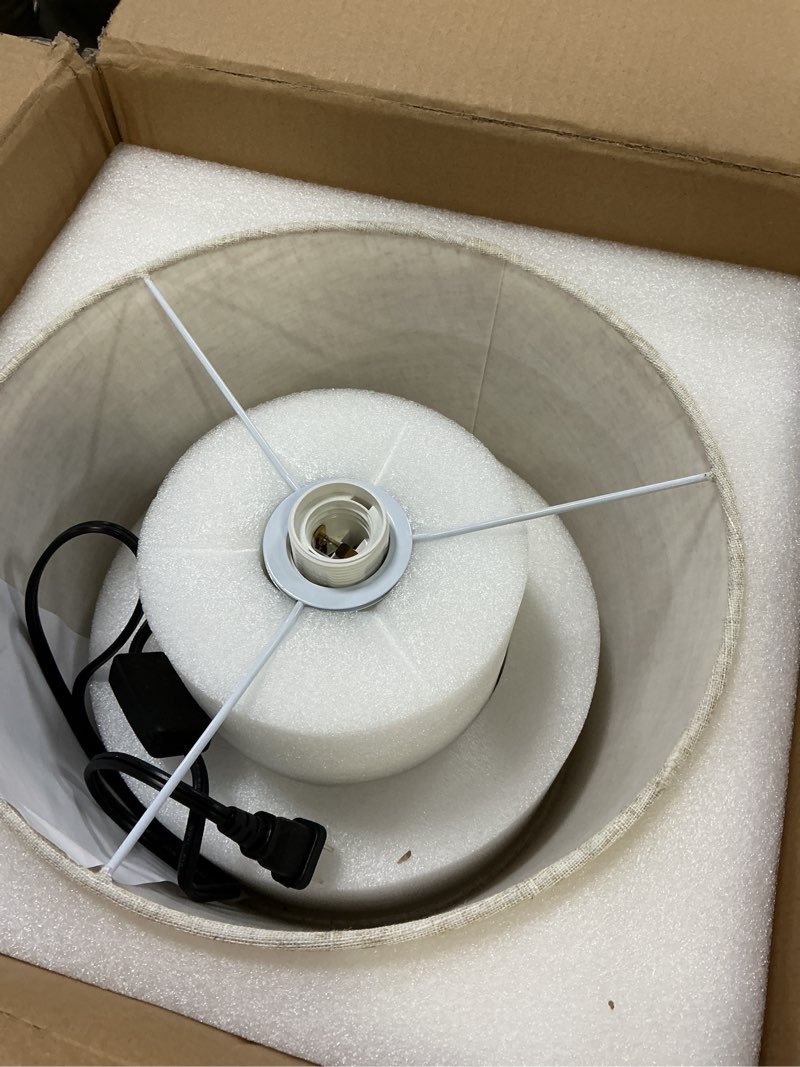 Condition photo showing Good Condition for Vintage Ceramic Table Lamp for Living Room, 18.3'' Modern Ceramic Table Lamps for Bedroom, Brass Accents, Retro Bedside Nightstand Traditional Lamps, Classic Chinoiserie Green Lamp for Home Decor