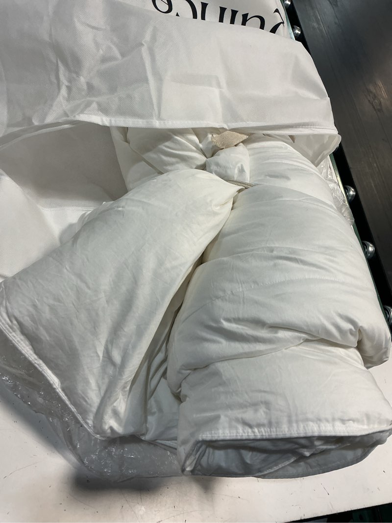Condition photo showing Good Condition for quince premium down alternative comforter full/queen 