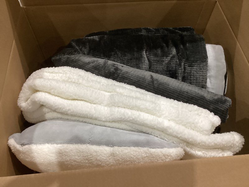 Condition photo showing Good Condition for UGG Remina Twin Comforter Set 4 Piece Bed in a Bag with Throw Blanket, Decorative Pillow Sham and Reversible Comforter Hypoallergenic Luxury Bedding, Machine Washable, Twin XL, Charcoal Grey Grey Twin