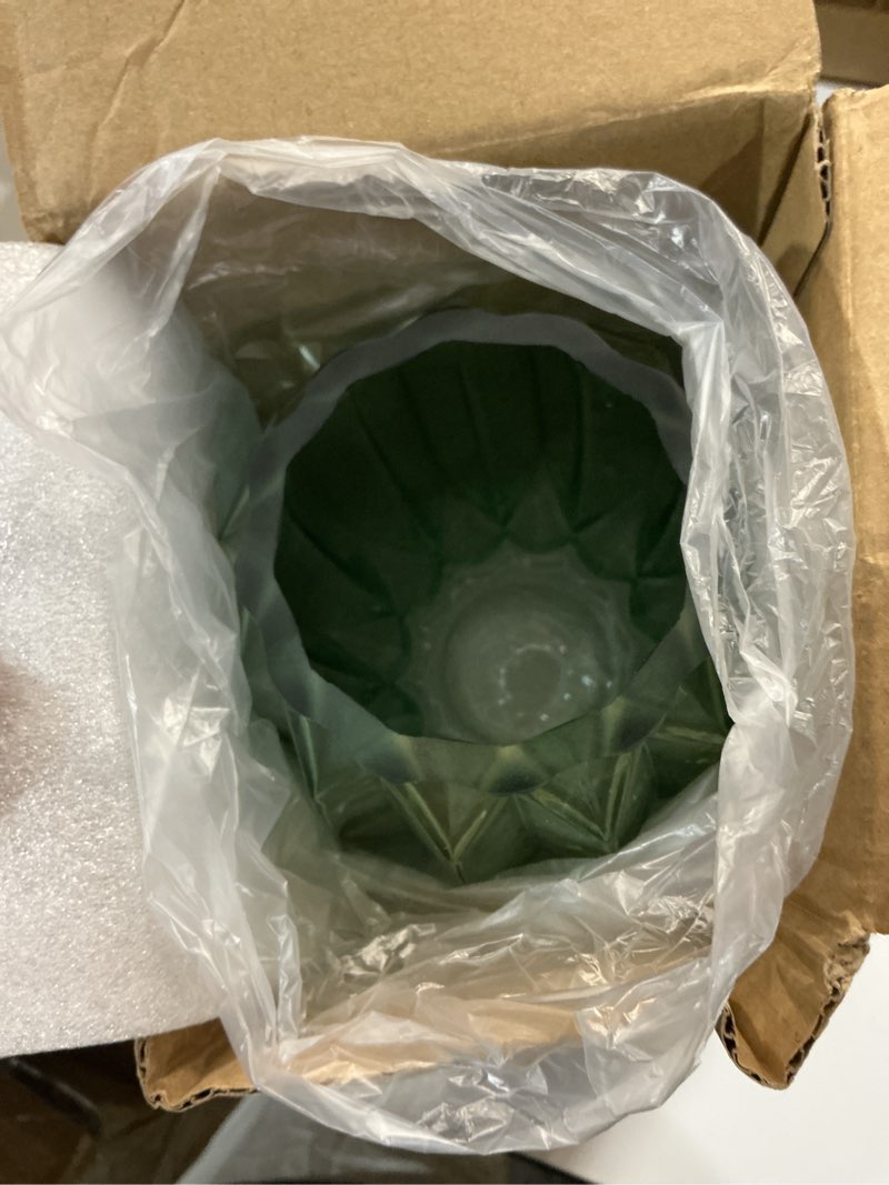 Condition photo showing Good Condition for lucky bird green ribbed glass vase - modern tall/short centerpiece for flowers, candles & decor (h12.0inch) green h-11.8inch