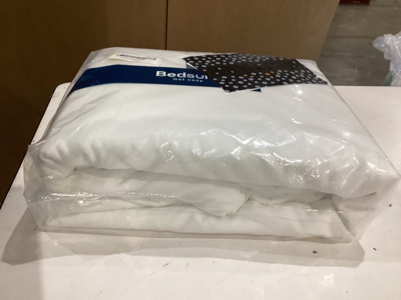 Condition photo showing New/Like New for bedsure duvet cover queen size with fitted sheet - 4 pieces prewashed polyester extra soft bedding set, includes 1 duvet cover 90''x90'' with zipper closure, 2 pillow shams, 1 fitted sheet, white 00 - white (no comforter) queen (with fitted sheet)