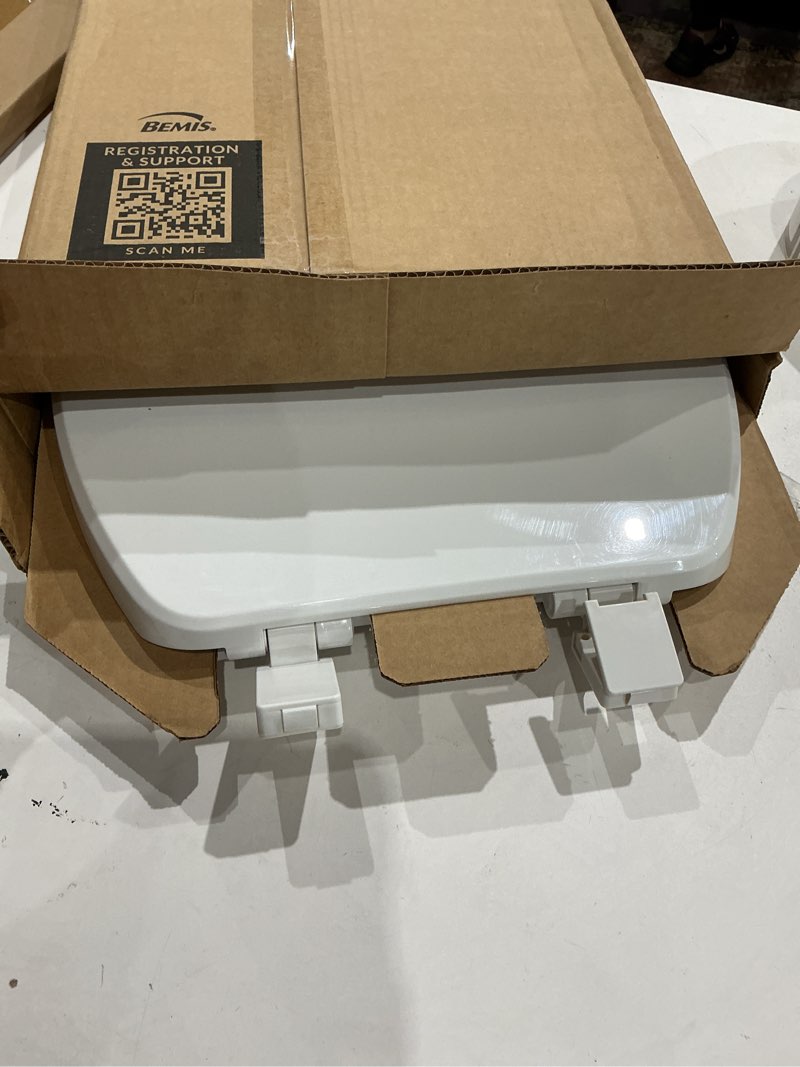 Condition photo showing Good Condition for mayfair linden slow close toilet seat, non slip heavy duty wood, easy install, elongated, white