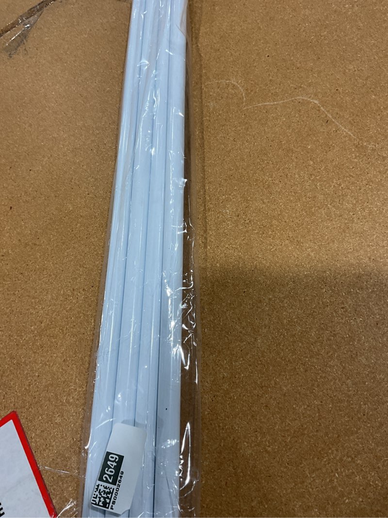 4 white rods(possible missing pieces