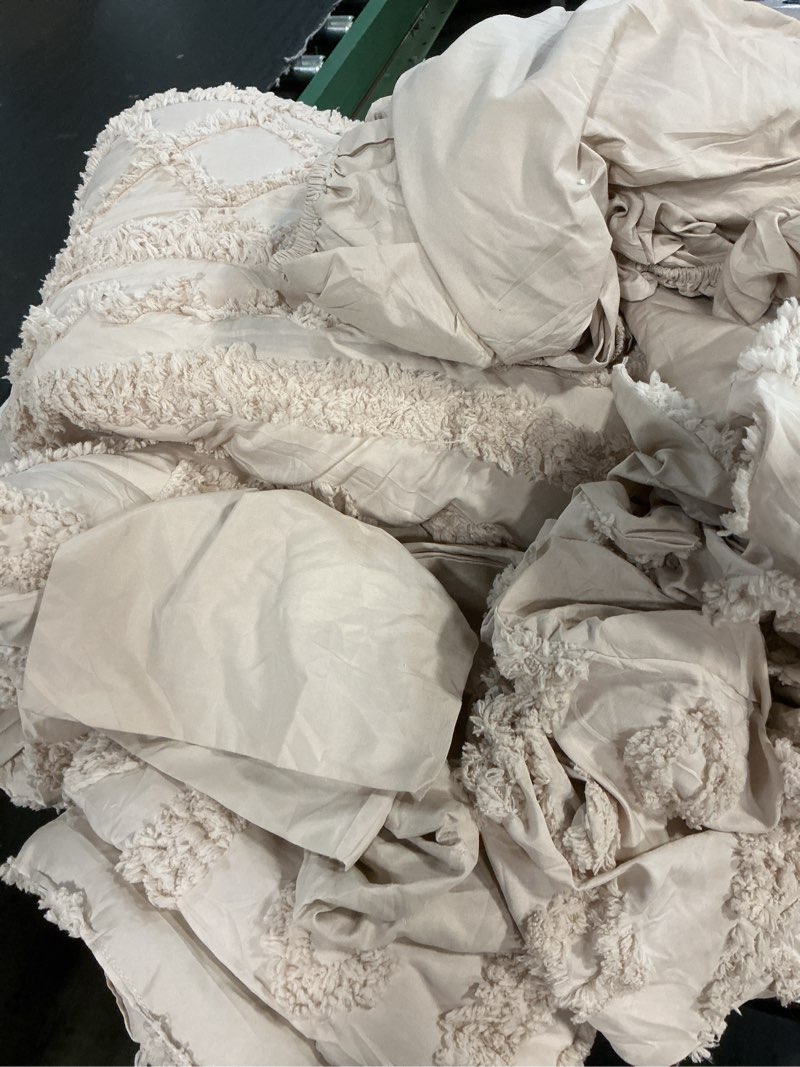 Condition photo showing Good Condition for wrensonge queen size comforter set with sheets - 7 pieces beige tufted bed in a bag queen shabby chic bedding sets with 1 comforter, 2 sheets, 2 pillowcases & 2 shams beige queen