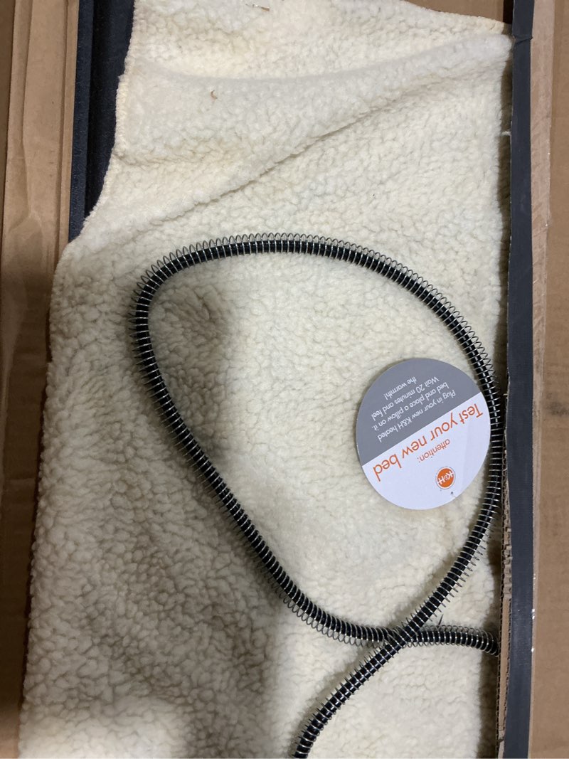 Condition photo showing Good Condition for (Similar to) K&H Pet Products Lectro-Kennel Outdoor Heated Pad Deluxe Cover, Fits K&H Lectro-Kennel Large Pads (Heated Pads Sold Separately), Machine Washable Zippered Soft Fleece Cover - 28.5 X 22.5in Gray Large (22.5\" x 28.5\")
