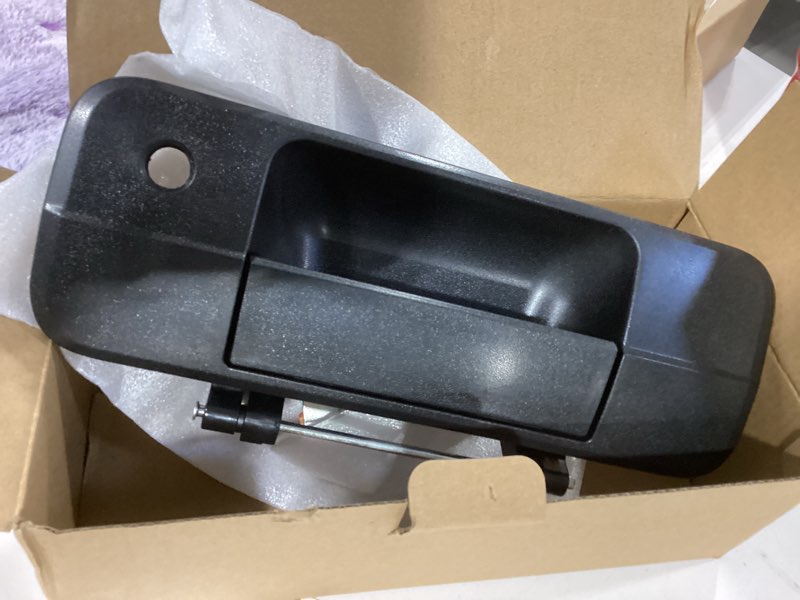 Condition photo showing Good Condition for SYOAUTO Tailgate Handle for 2007-2013 Toyota Tundra Liftgate Latch Handle with Keyhole Replaces# 69090-0C040, 690900C040, 81213