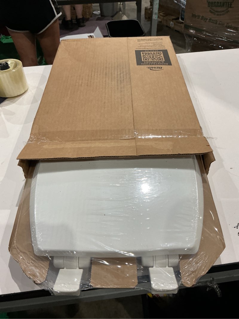Condition photo showing Good Condition for mayfair 1847slow 000 kendall slow-close  removable enameled wood toilet seat that will never loosen  1 pack elongated - premium hinge  white
