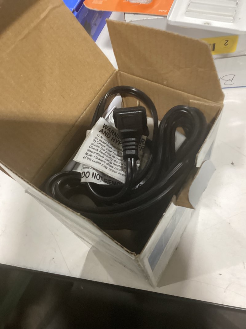 Condition photo showing Good Condition for Utilitech 500 -Watt Ceramic Compact personal Indoor Electric Space Heater