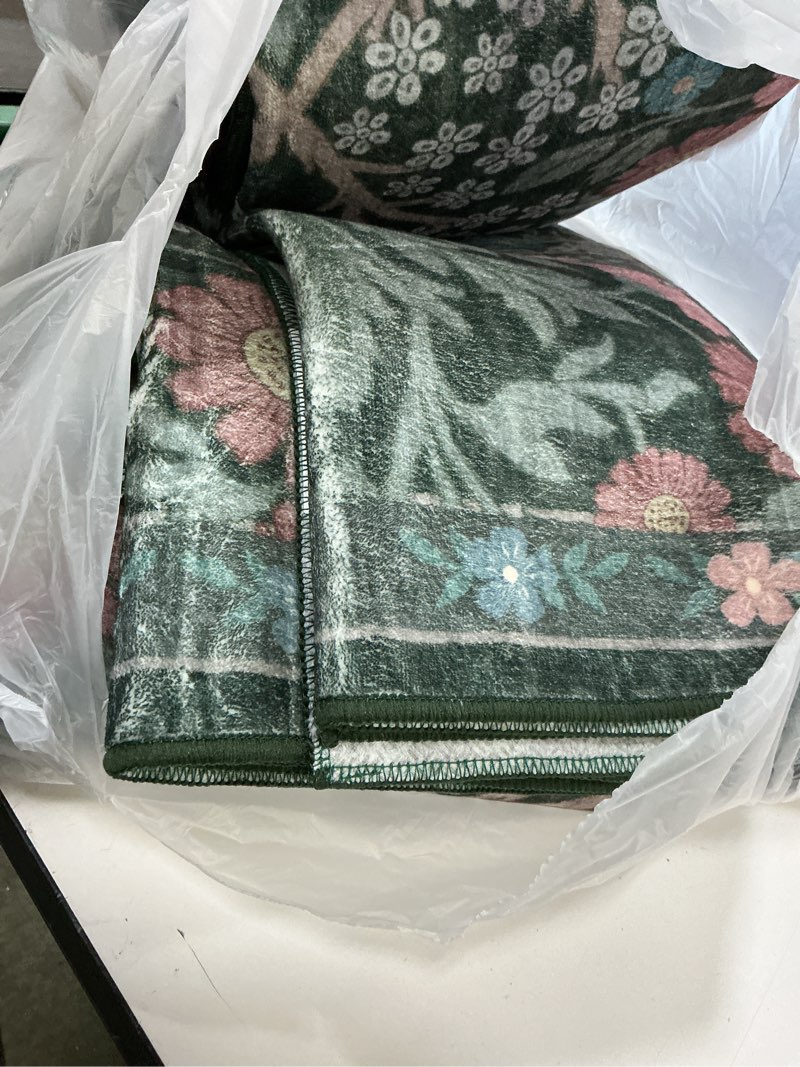 Condition photo showing Good Condition for 8x10 washable area rugs for living room, stain resistant vintage rugs for dining room under kitchen table, bedroom, floral low pile non-slip large carpet (8 x 10 dark green) dark green 8' x 10' (rectangular)