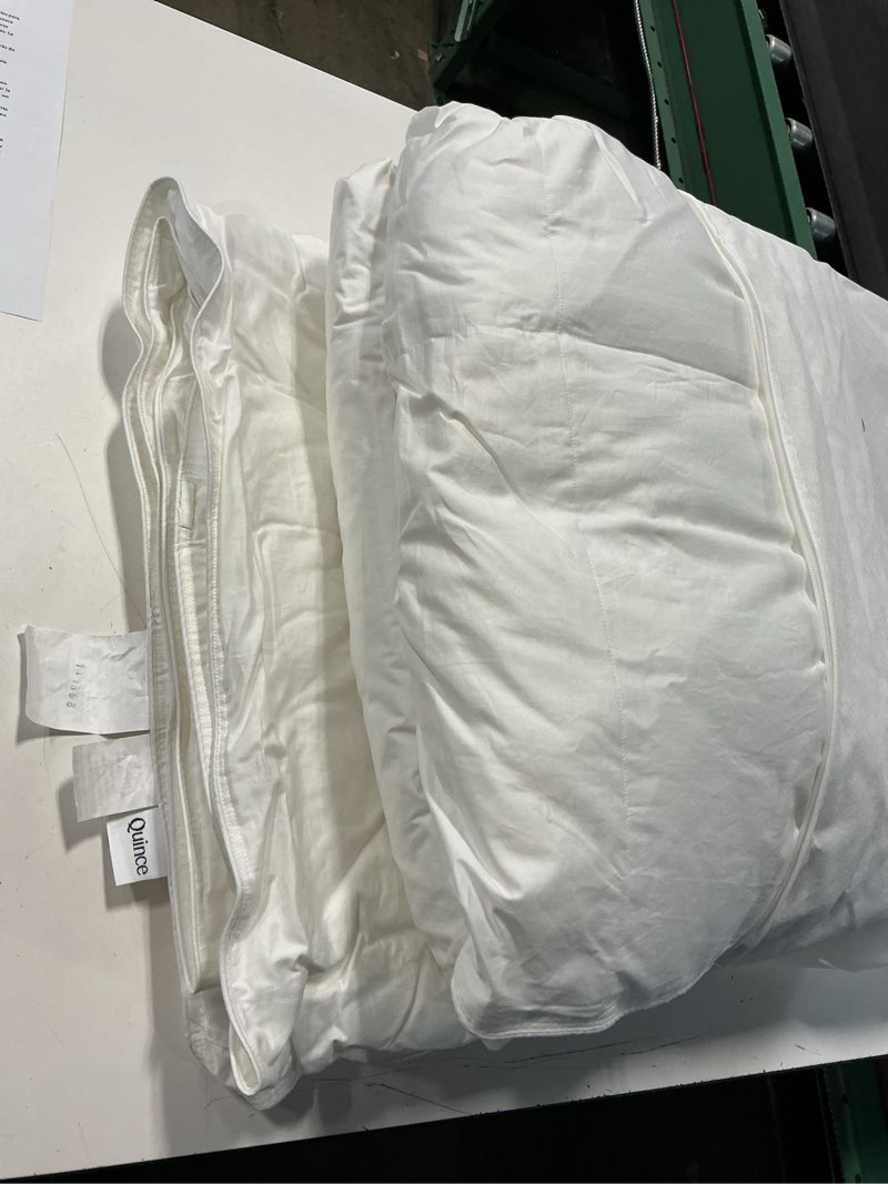 Condition photo showing Good Condition for lightweight premium down alternative comforter, king/cal king, white