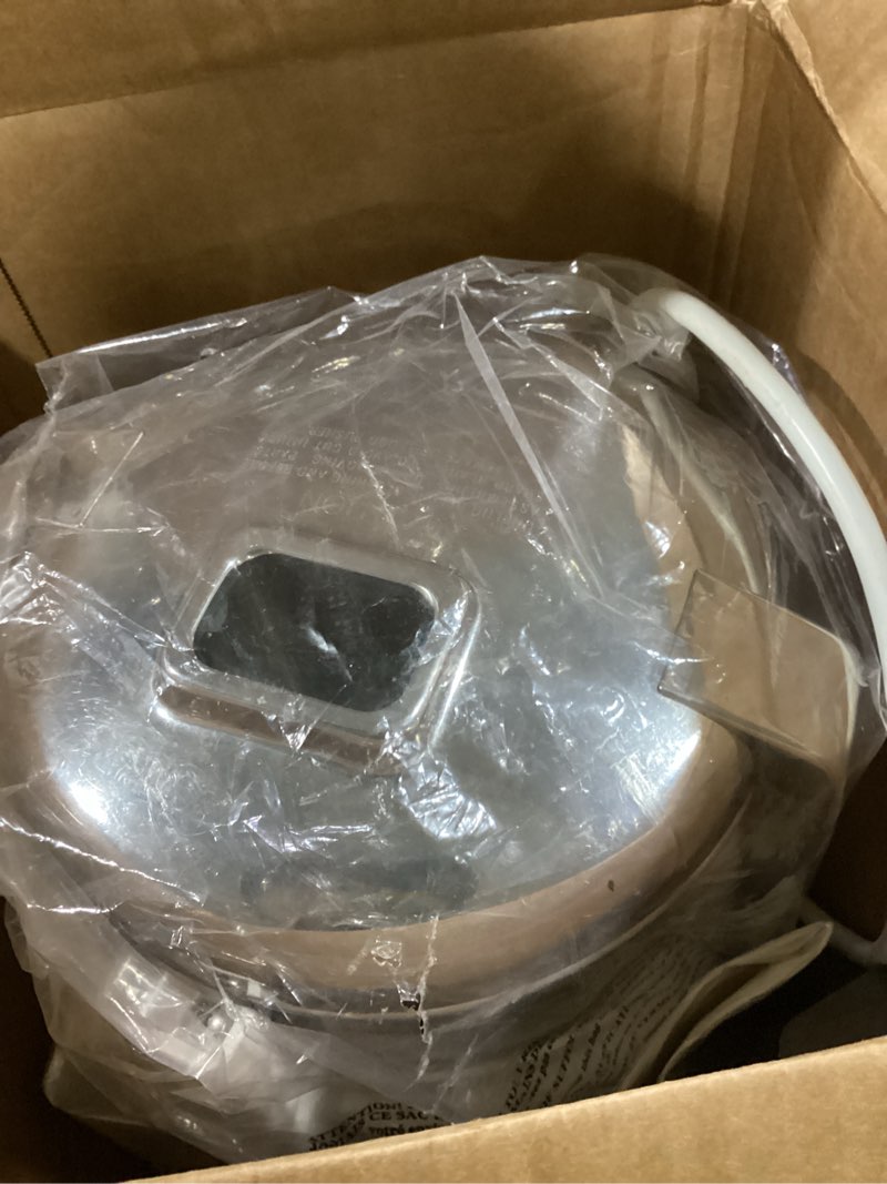 Condition photo showing Good Condition for waring commercial medium-duty juice extractor machine, 3600 rpm motor, stainless steel basket, pulp-free juicing for bars & restaurants, model 6001c