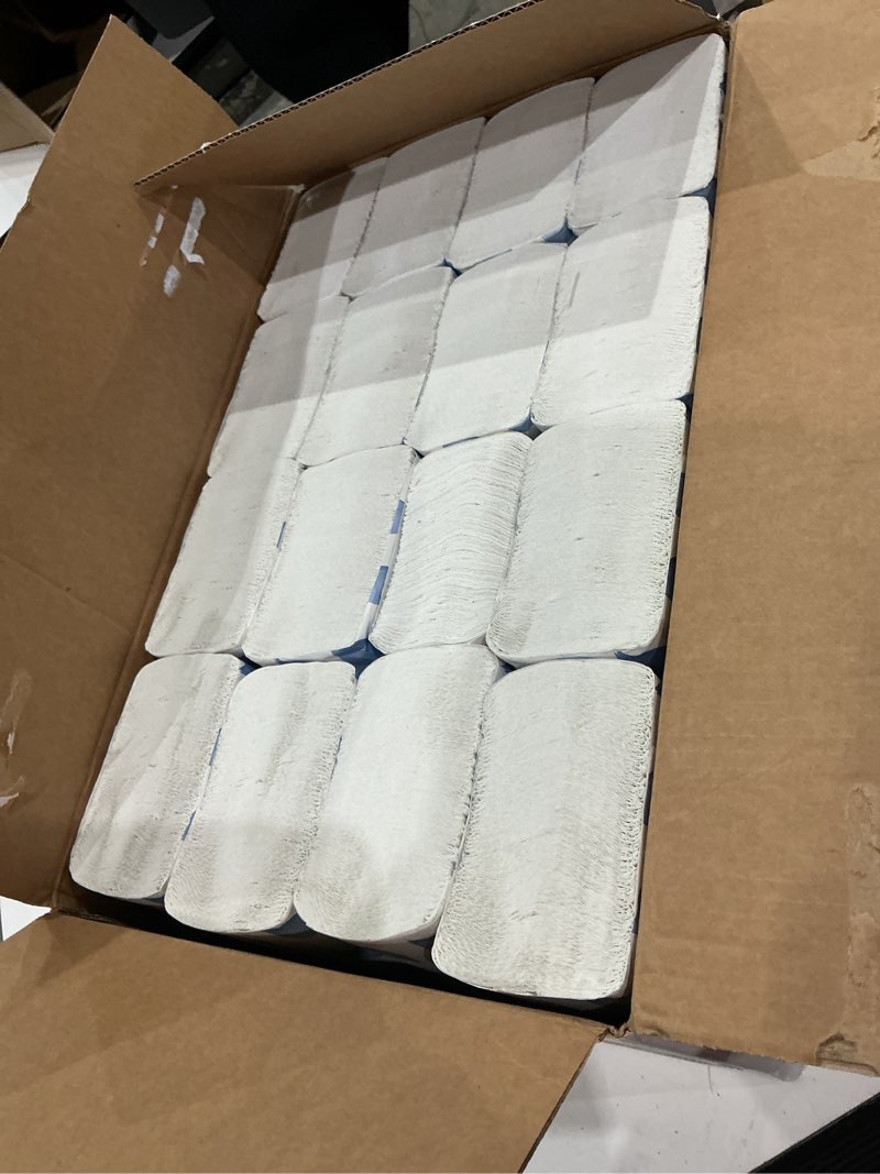 Condition photo showing Good Condition for white multifold towel,9 x 9.5, 250 towels per package ,16 packages per case ,4000 towels per case .