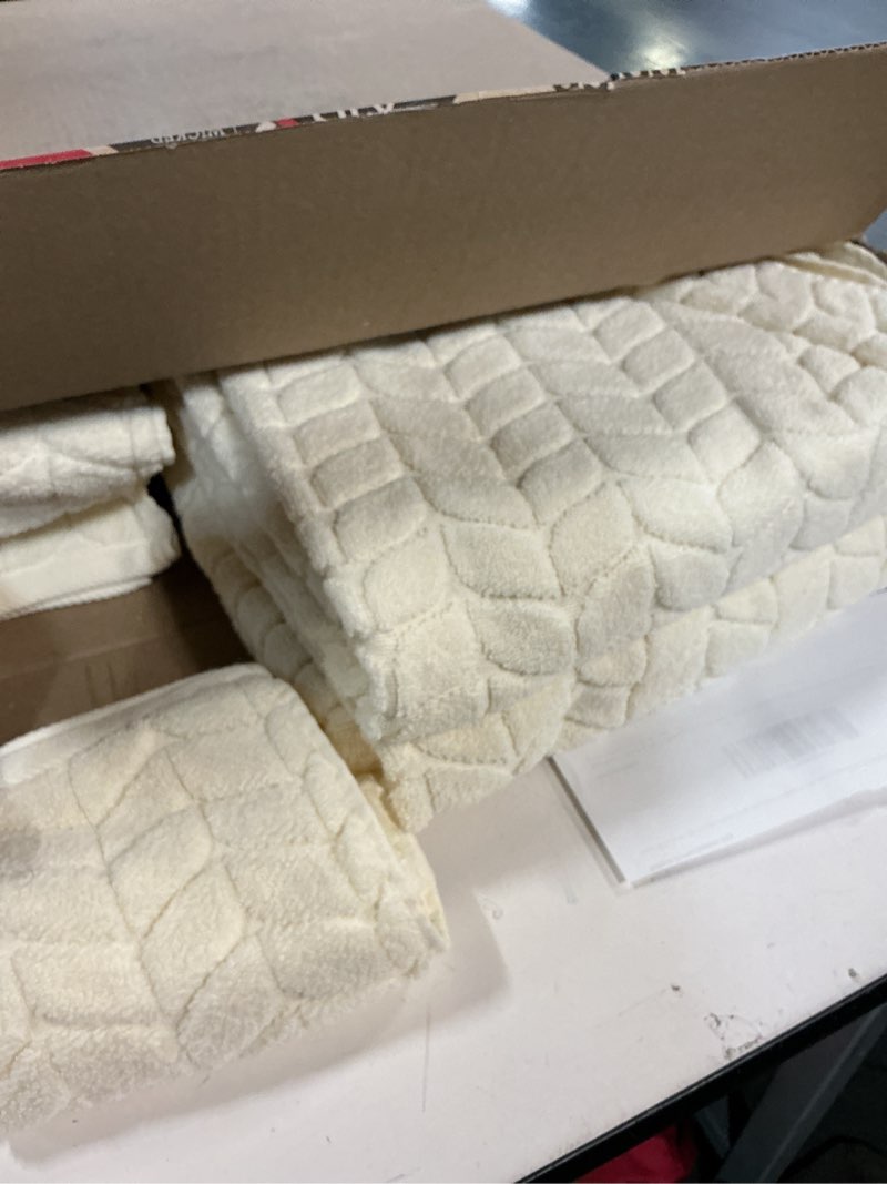 Condition photo showing As Is for Ultra Soft & Stylish 700 GSM Luxury Bath Towels - 100% Zero-Twist, Long-Staple Cotton - Remarkably Absorbent & Quick Drying - 6 Piece Towel Set (Papyrus) Papyrus 6pc Towel Set