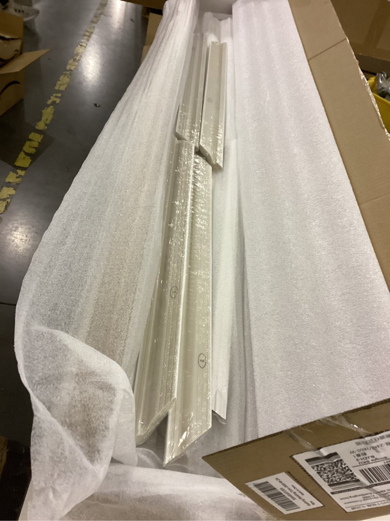 Condition photo showing New/Like New for Crown Molding Trim