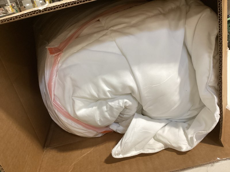 Condition photo showing Good Condition for COHOME Queen Cooling Comforter All-Season Quilted Down Alternative Duvet Insert Luxury Hotel Reversible Winter Warm Comforter with Anti-Clump Tech & 8 Tabs - Gift for Women & Men - White 88"x88" White Queen Comforter