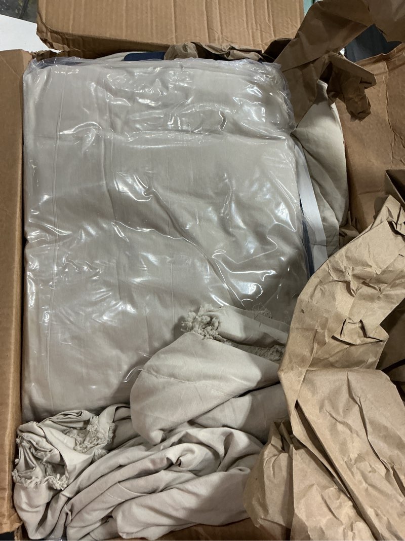 Condition photo showing New/Like New for mr&hm tufted boho comforter set king size, linen farmhouse bedding set, bed in a bag set 7 pieces with 1 comforter, 2 pillow shams, 2 pillowcases, 1 flat sheet, 1 fitted sheet for all seasons 3- linen king
