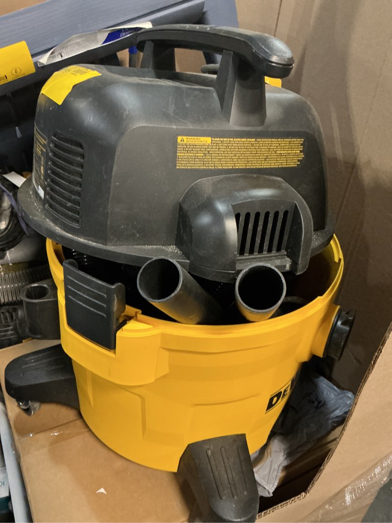 dewalt stealthsonic quiet 9-gallon 5 hp corded wet/dry shop vacuum with accessories included