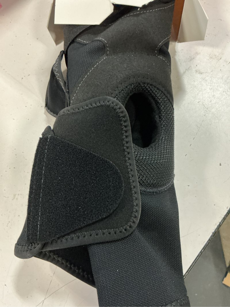 Condition photo showing Good Condition for mueller sports medicine hero™ knee stabilizer, osfm, black