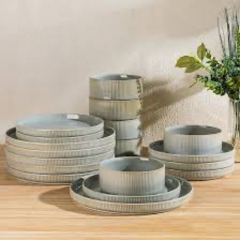 TheTerra Ceramic Dinnerware Sets for 6, 18 Pieces Porcelain Lightweight Plates and Bowi Sets, Scratch Resistant Dish Set, Oven & Microwave & Dishwasher Safe, Reactive Whit NewItem