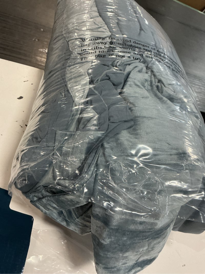 Condition photo showing Good Condition for fredsure crinkle velvet comforter set, 3 pieces blue king, crinkle velvet face and brushed microfiber reverse, with light poly fill