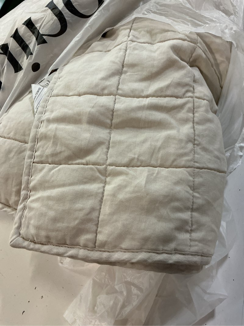 Condition photo showing Good Condition for european linen box quilt, full/queen, sand