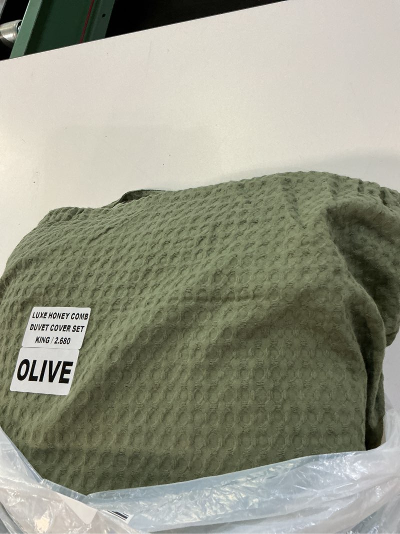 Condition photo showing New/Like New for  quince  organic luxe honeycomb duvet cover set king/cal king  olive 