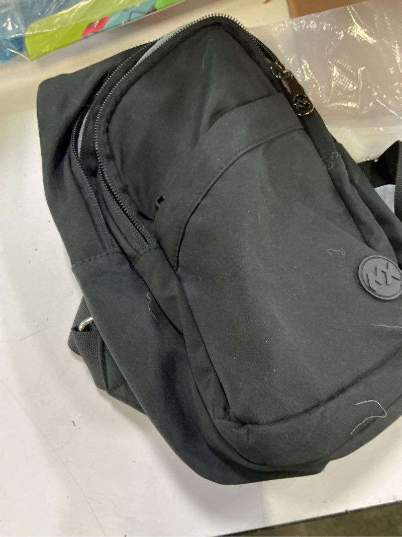 Condition photo showing Good Condition for olarhike 10 set compression packing cubes for travel essentials,compressible expandable space saver bags for organizing clothes,luggage suitcase garment bags with over 1000 pcs mesh holes(dark green) dark green 10 set