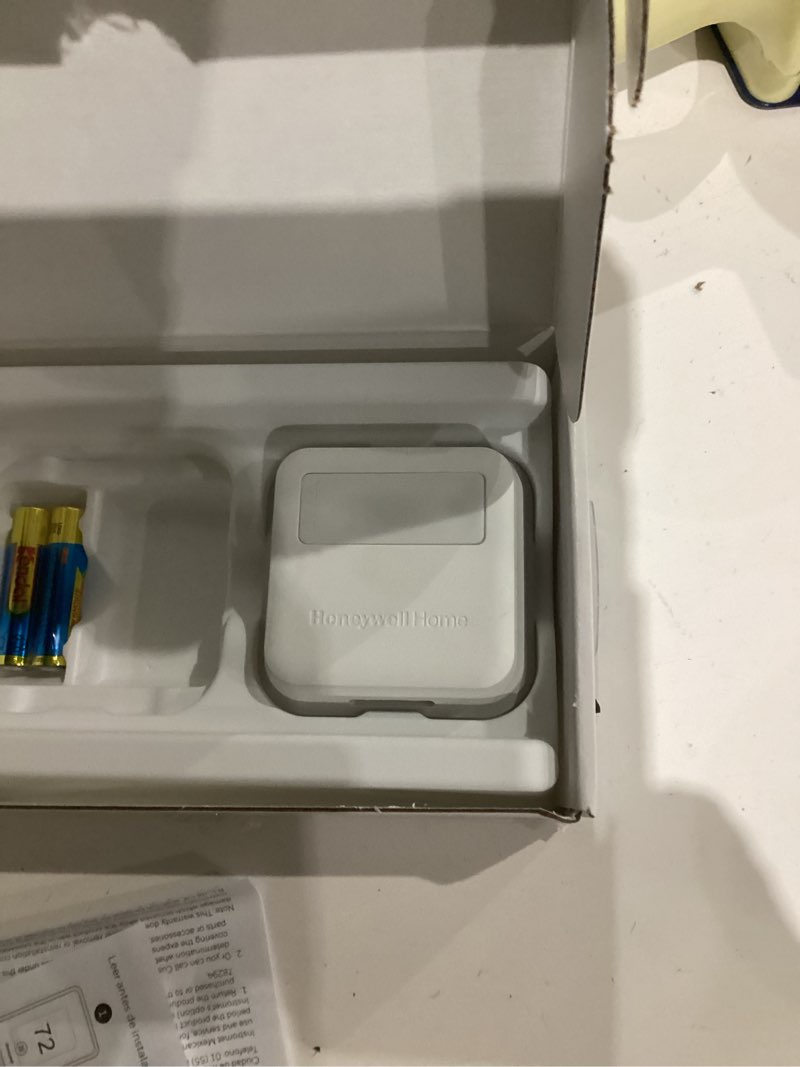 Condition photo showing Good Condition for Honeywell Home RCHTSENSOR-1PK, Smart Room Sensor works with T9/T10 WIFI Smart Thermostats