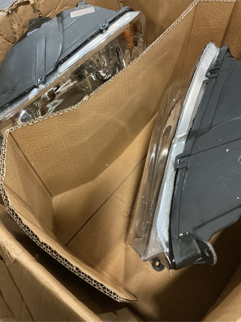 Condition photo showing Good Condition for DNA Motoring HL-OH-DR09QUA-CH-AM Headlight Fits Truck 2009 to 2018 Dodge Ram Truck 1500 2500 3500 Pair Chrome Housing Amber Corner Headamp - 4th Gen 10-11-12-13-14-15-16