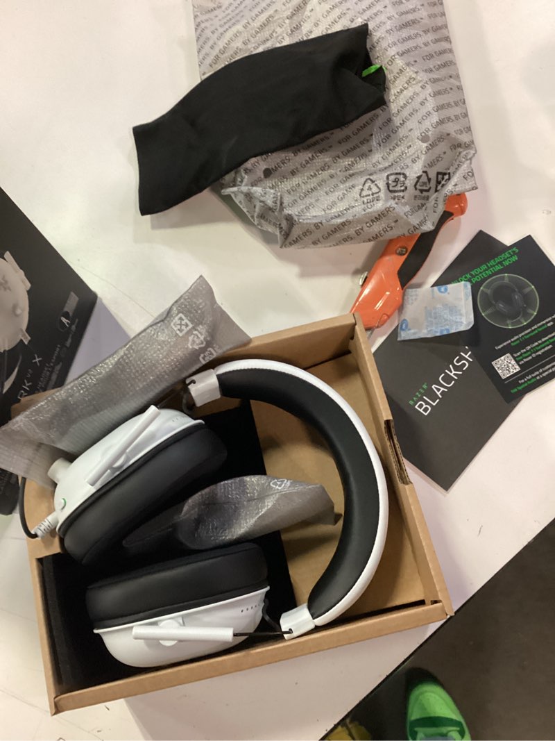 Condition photo showing Good Condition for razer blackshark v2 x gaming headset: 7.1 surround sound - 50mm drivers - memory foam cushion - for pc, mac, ps4, ps5, switch - 3.5mm audio jack - white white 3.5 mm pc