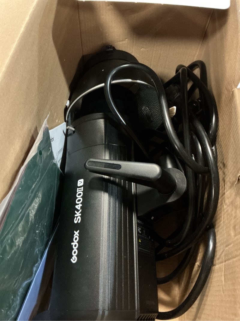 Condition photo showing Good Condition for godox sk400ii-v (new upgrade) 400ws bowens mount photo studio 2.4ghz gn65 built-in led modeling lamp 5600±200k strobe light photography lamp for product/wedding/portrait