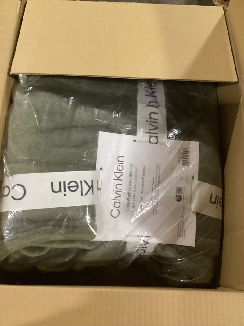 Calvin Klein - Queen Blanket, Soft Plush Bedding, Medium Weight Bed Blanket (Core Plush Olive Green,
