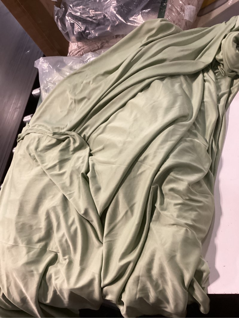 Condition photo showing Good Condition for round tablecloth 120 inch 6 pack sage green tablecloths washable decorative linen polyester table clothes cover for dining table banquets buffet parties and wedding sage green 120" (6 pack)
